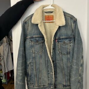 Levi's Men's Light Blue Denim Jacket with Sherpa Lining